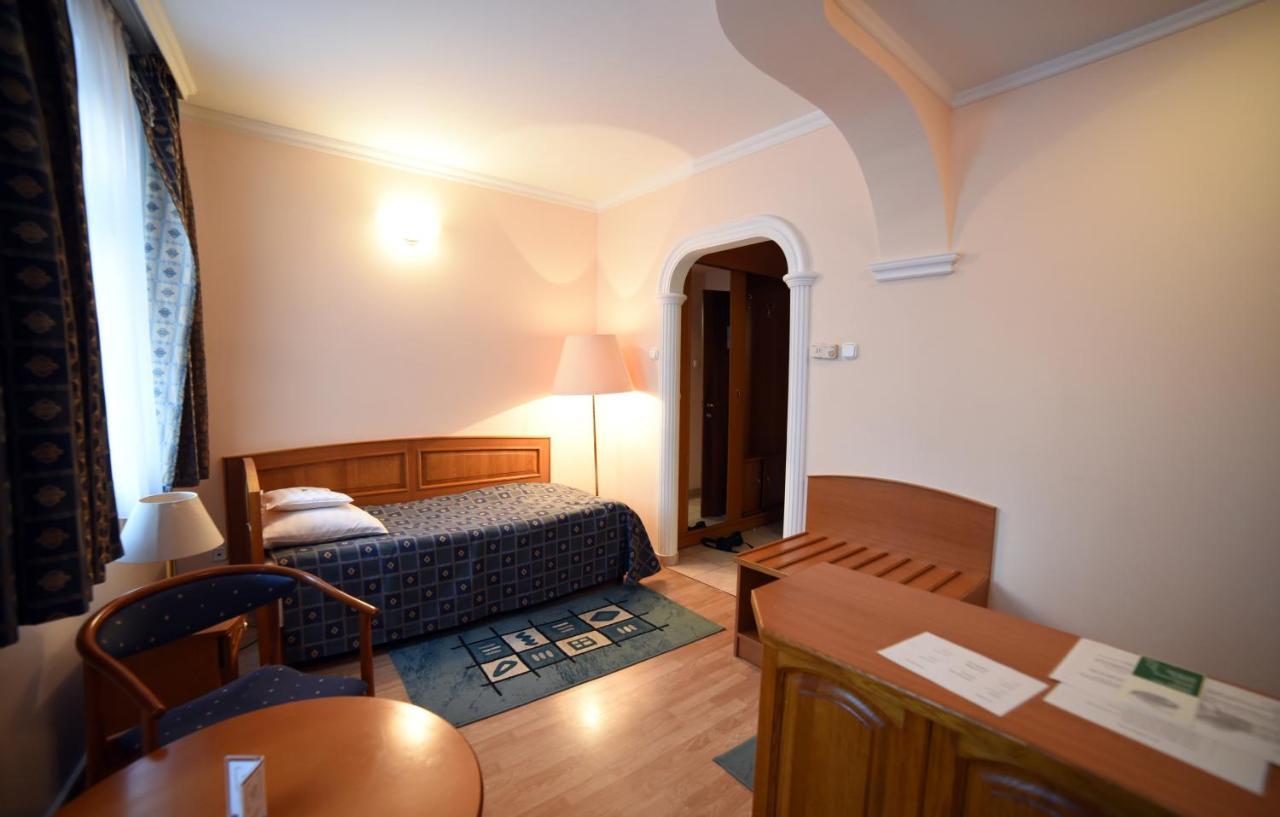Hotel Pannonia Мисколк Екстериор снимка