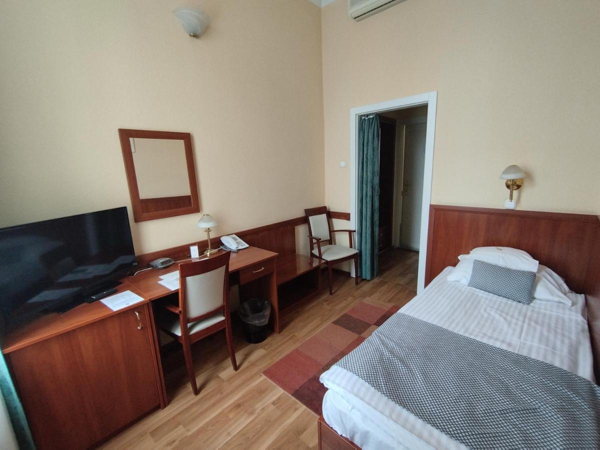 Hotel Pannonia Мисколк Екстериор снимка