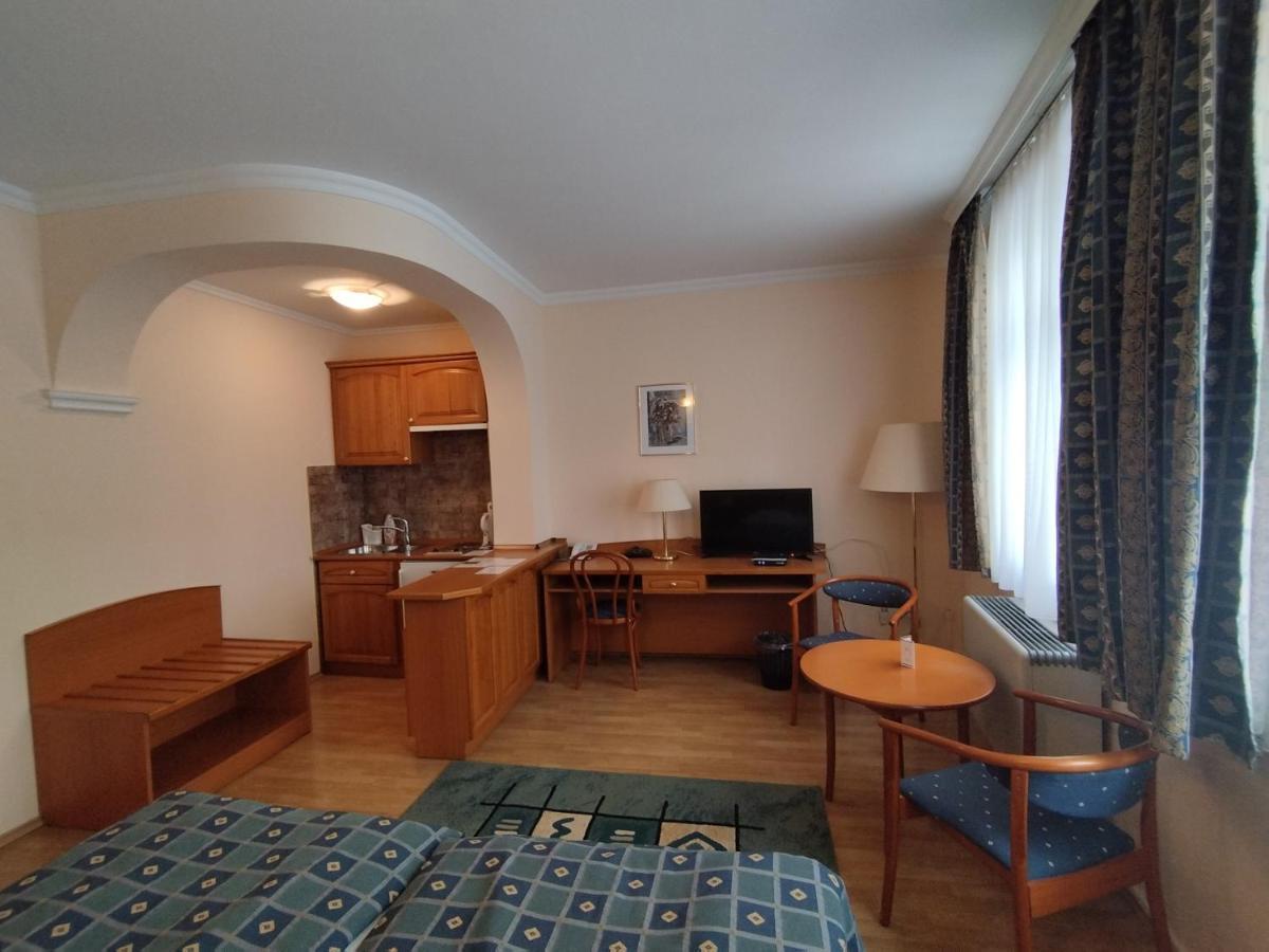 Hotel Pannonia Мисколк Екстериор снимка